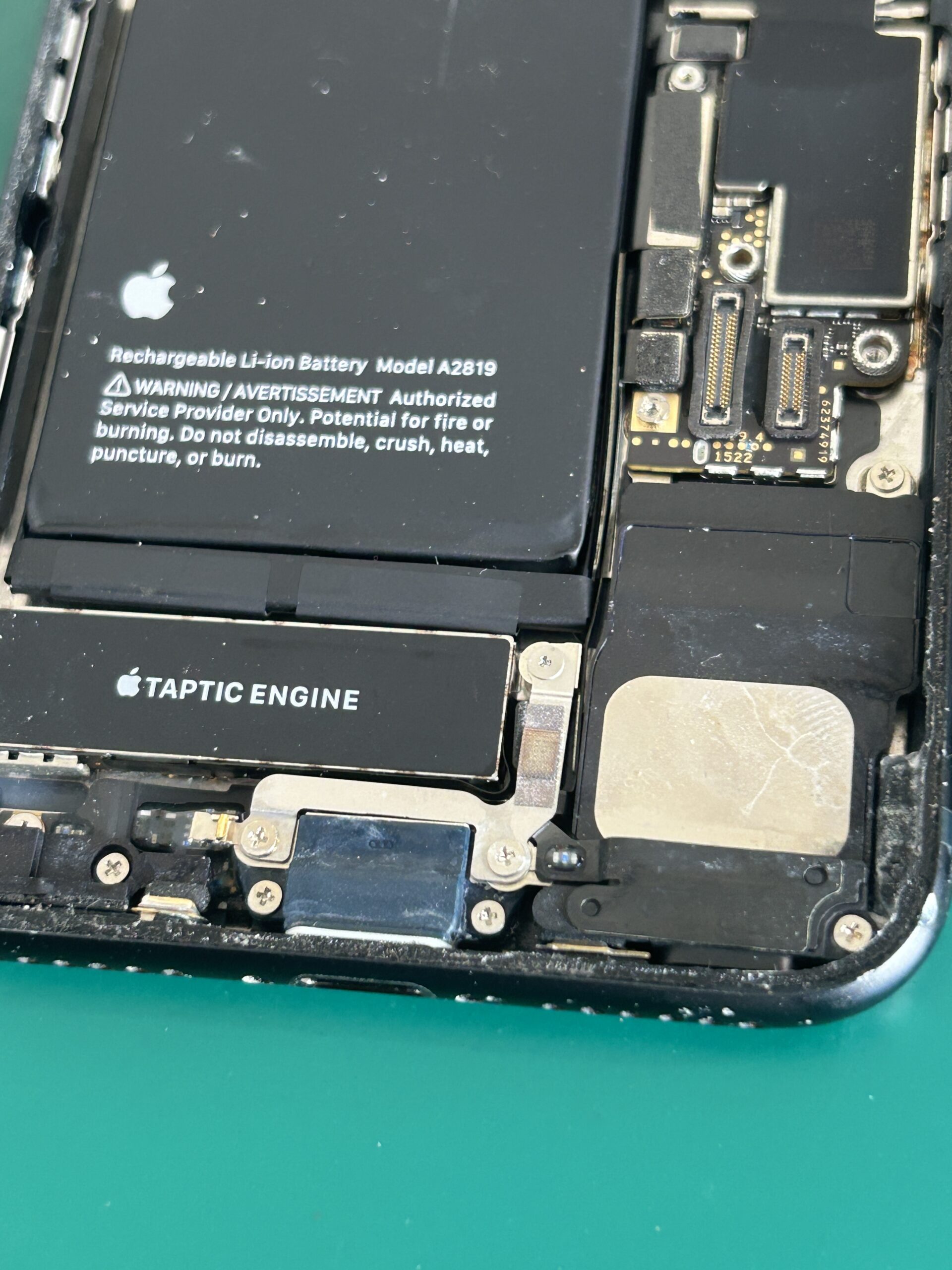 iPhone SE3 フロントパネル交換